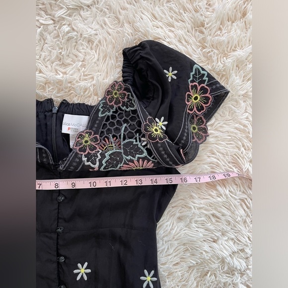 RTR Alice McCALL Honeycomb Daisy Embroidered Maxi Dress off shoulder black SZ 2 - Picture 8 of 11